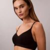 Bralette ușor căptușită, care se mulează pe corp Bralette ușor căptușită, care se mulează pe corp