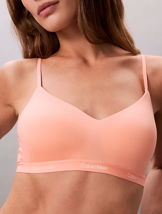 Bralette ușor căptușită, care se mulează pe corp Bralette ușor căptușită, care se mulează pe corp