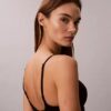 Bralette ușor căptușită, care se mulează pe corp Bralette ușor căptușită, care se mulează pe corp
