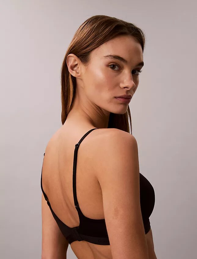 Bralette ușor căptușită, care se mulează pe corp Bralette ușor căptușită, care se mulează pe corp