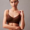 Bralette ușor căptușită, care se mulează pe corp Bralette ușor căptușită, care se mulează pe corp
