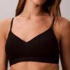 Bralette ușor căptușită, care se mulează pe corp Bralette ușor căptușită, care se mulează pe corp
