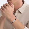 Brățară din piele cu plăcuță de identificare teșită