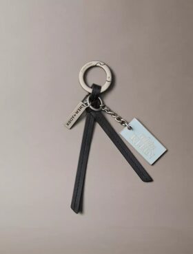 Breloc cu logo script