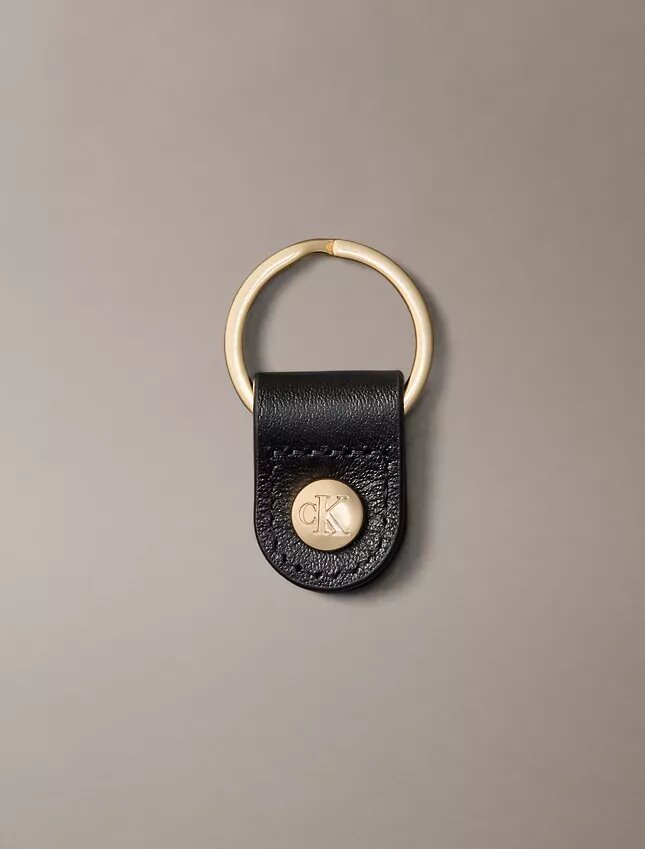 Breloc cu monogramă îndrăzneață Breloc cu monogramă îndrăzneață