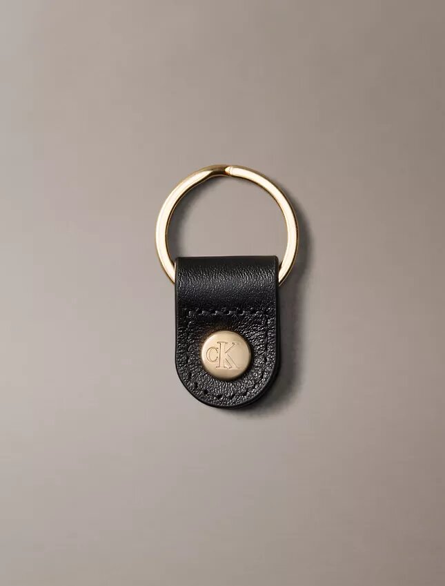 Breloc cu monogramă îndrăzneață Breloc cu monogramă îndrăzneață