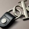 Breloc cu monogramă îndrăzneață Breloc cu monogramă îndrăzneață