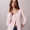Cardigan slim din tricot fin cu nervuri, cu monogramă țesută
