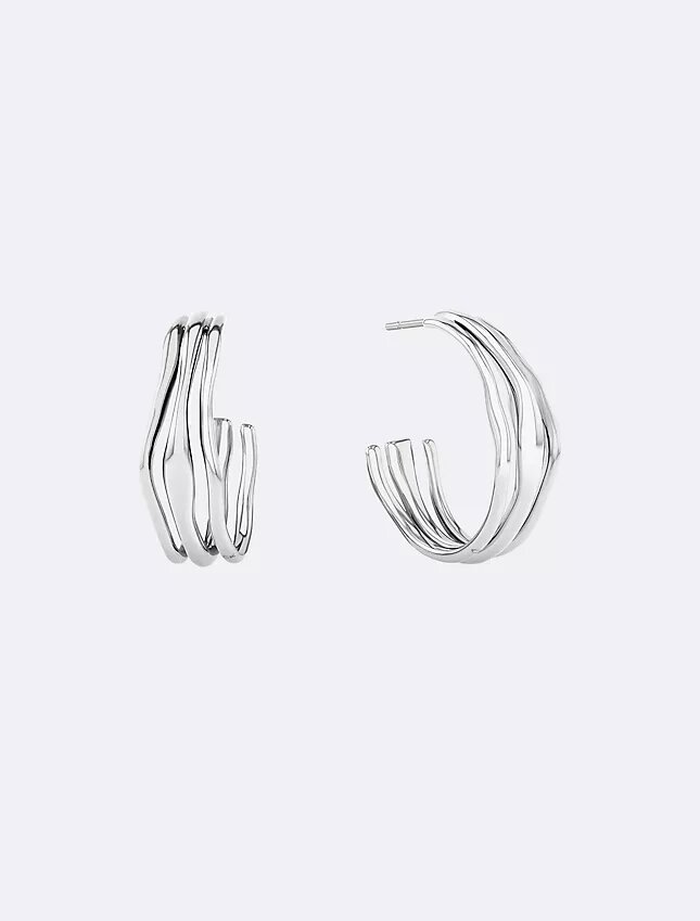 Cercei inelari cu formă fluidă sculpturală Cercei inelari cu formă fluidă sculpturală