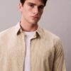 Cămașă slim fit cu dungi și nasturi