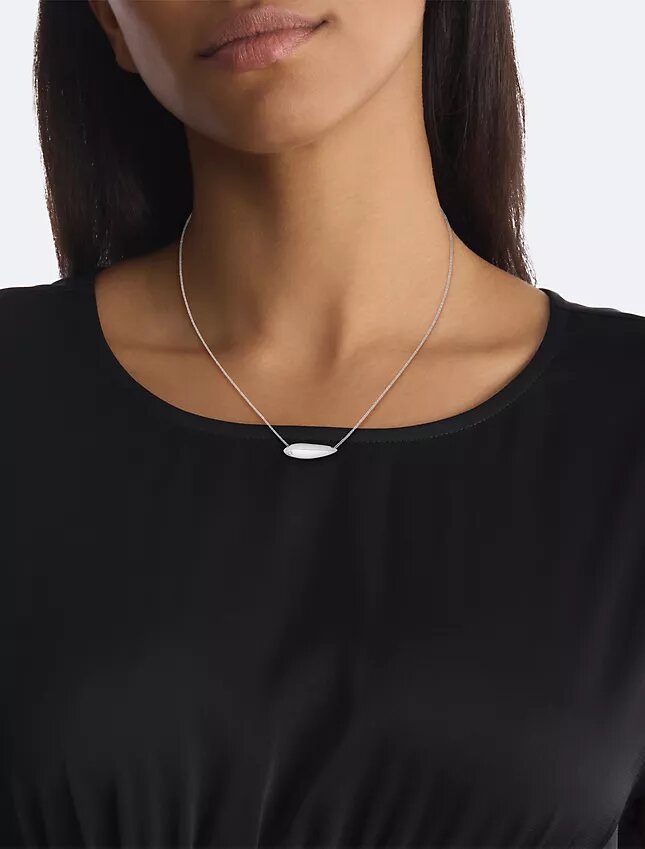 Colier cu contur sculptural Colier cu contur sculptural