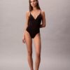 Costum de baie modern cu logo Costum de baie modern cu logo