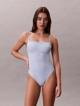 Costum de baie întreg cu monogramă grafică