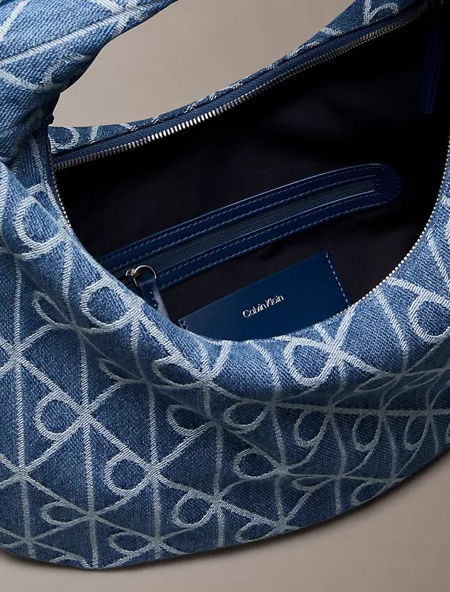 Geantă Hobo din denim cu logo emblematic pe toată suprafața Geantă Hobo din denim cu logo emblematic pe toată suprafața