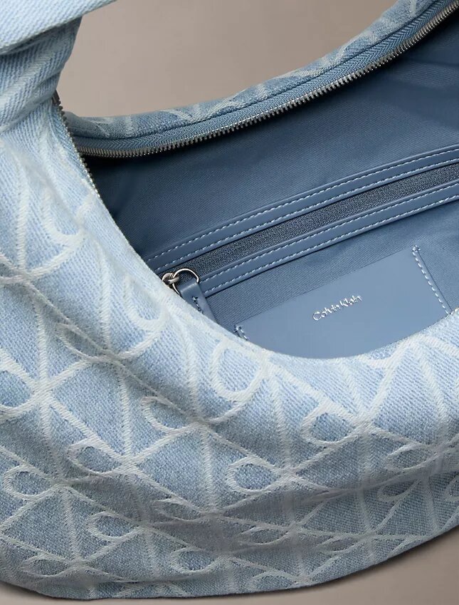 Geantă Hobo din denim cu logo emblematic pe toată suprafața Geantă Hobo din denim cu logo emblematic pe toată suprafața