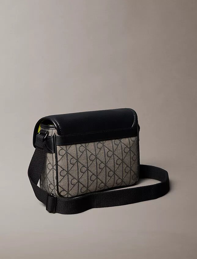 Geantă mică de umăr cu emblemă Jacquard Geantă mică de umăr cu emblemă Jacquard
