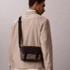 Geantă mică de umăr cu emblemă Jacquard Geantă mică de umăr cu emblemă Jacquard