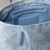 Geantă mică din denim cu logo-ul nostru emblematic pe toată suprafața Geantă mică din denim cu logo-ul nostru emblematic pe toată suprafața
