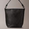 Geantă mică tip sac cu logo emblematic pe toată suprafața și buzunar