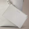 Geantă mică tip sac cu logo emblematic pe toată suprafața și buzunar Geantă mică tip sac cu logo emblematic pe toată suprafața și buzunar