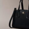 Geantă mini tote cu monogramă, purtabilă pe umăr