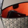 Geantă tip sac cu logo emblemă jacquard pe toată suprafața și buzunar Geantă tip sac cu logo emblemă jacquard pe toată suprafața și buzunar