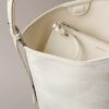 Geantă tip sac cu logo emblematic pe toată suprafața și buzunar Geantă tip sac cu logo emblematic pe toată suprafața și buzunar