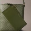 Geantă tip sac cu logo emblematic pe toată suprafața și buzunar Geantă tip sac cu logo emblematic pe toată suprafața și buzunar