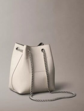 Geantă tip sac cu monogramă minimalistă