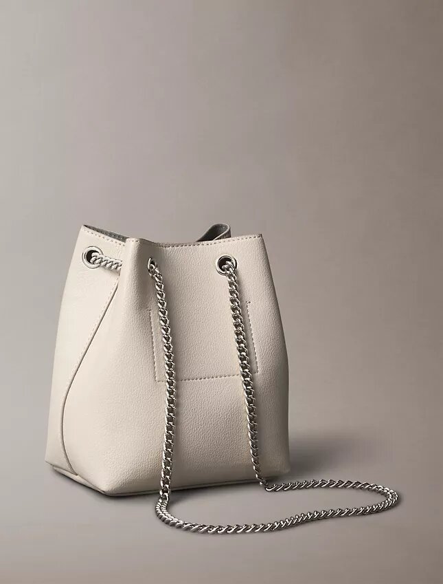 Geantă tip sac cu monogramă minimalistă Geantă tip sac cu monogramă minimalistă