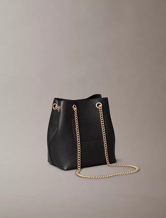 Geantă tip sac cu monogramă minimalistă Geantă tip sac cu monogramă minimalistă