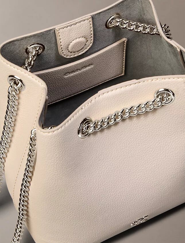 Geantă tip sac cu monogramă minimalistă Geantă tip sac cu monogramă minimalistă