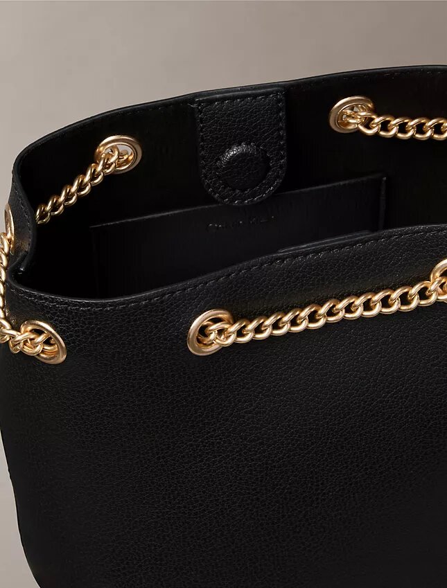 Geantă tip sac cu monogramă minimalistă Geantă tip sac cu monogramă minimalistă