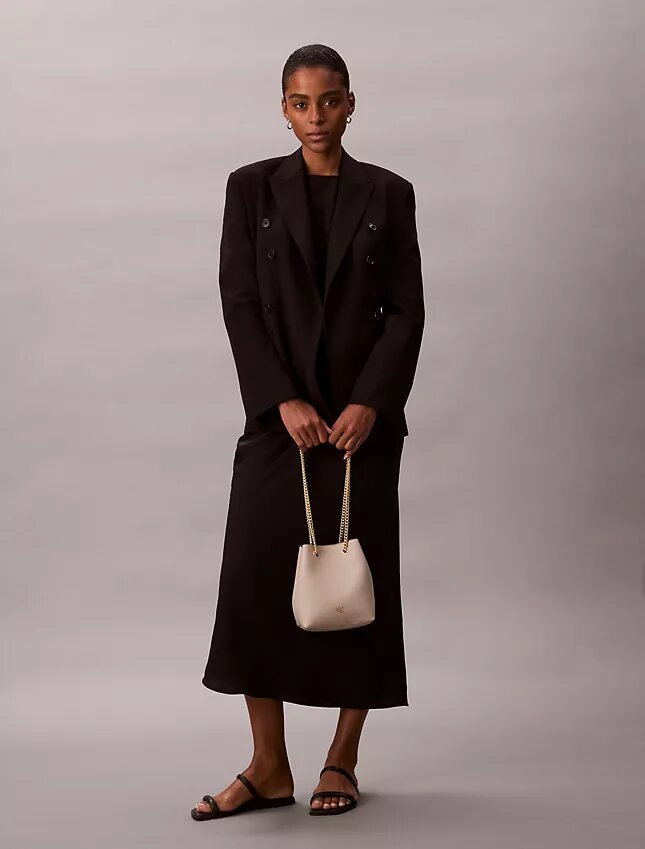 Geantă tip sac cu monogramă minimalistă Geantă tip sac cu monogramă minimalistă