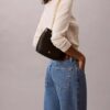 Geantă tip sac cu monogramă minimalistă Geantă tip sac cu monogramă minimalistă