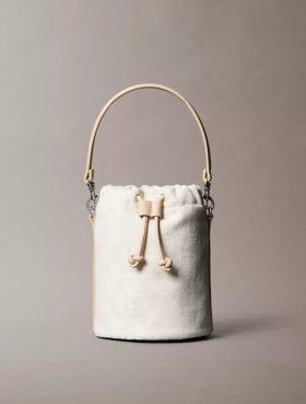 Geantă tip sac cu monogramă pe toată suprafața