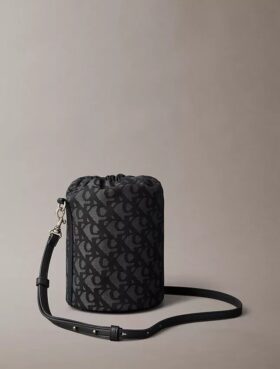 Geantă tip sac cu monogramă pe toată suprafața
