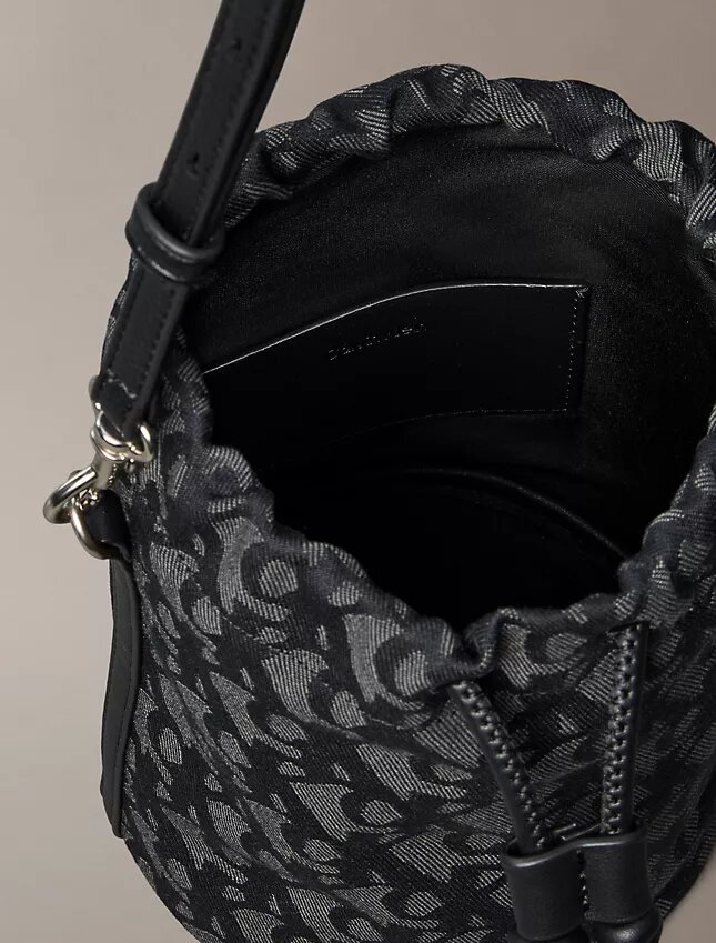 Geantă tip sac cu monogramă pe toată suprafața Geantă tip sac cu monogramă pe toată suprafața