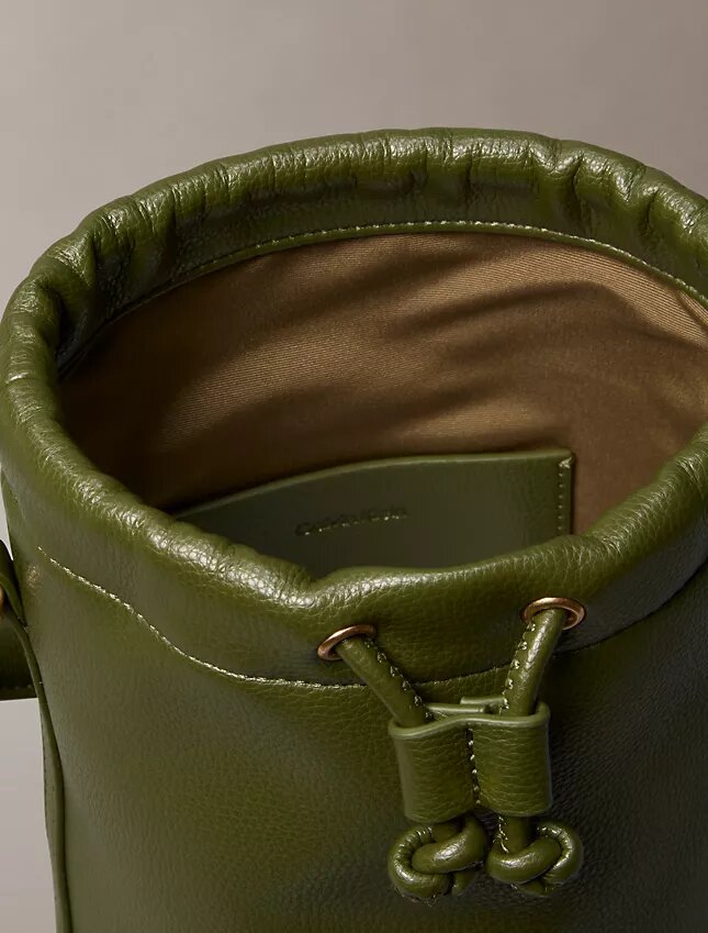Geantă tip sac cu textură granulată Geantă tip sac cu textură granulată