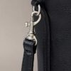 Geantă tip sac cu textură granulată Geantă tip sac cu textură granulată