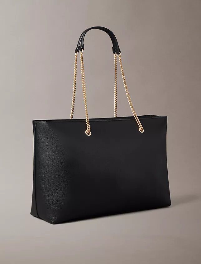 Geantă tote cu curea din lanț și accesorii metalice Geantă tote cu curea din lanț și accesorii metalice