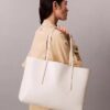 Geantă tote cu logo emblemă pe toată suprafața și buzunar Geantă tote cu logo emblemă pe toată suprafața și buzunar