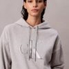 Hanorac relaxat cu monogramă din paie și paiete Hanorac relaxat cu monogramă din paie și paiete