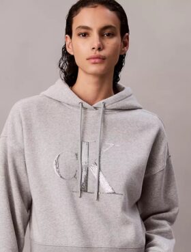 Hanorac relaxat cu monogramă din paie și paiete