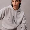 Hanorac relaxat cu monogramă din paie și paiete Hanorac relaxat cu monogramă din paie și paiete