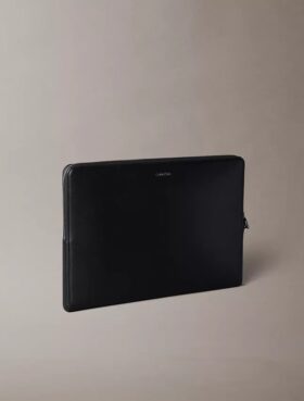 Husă pentru laptop cu logo în relief