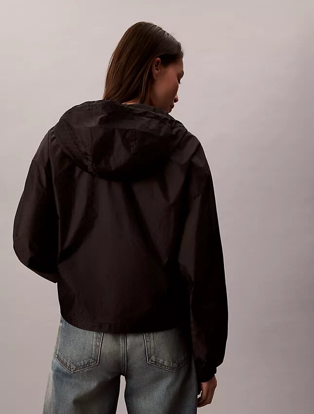 Jachetă de vânt cu logo jacquard Jachetă de vânt cu logo jacquard