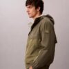 Jachetă ușoară din nylon și materiale mixte Jachetă ușoară din nylon și materiale mixte