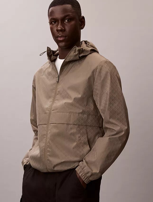 Jachetă windbreaker cu logo emblematic pe toată suprafața Jachetă windbreaker cu logo emblematic pe toată suprafața