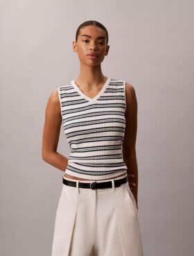 Maiou cu guler în V din tricot cu nervuri